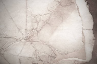 Eski kağıt çarşaf. Toz ve kirli lekelerle dolu boş bir arka plan. Eski ve antika sanat konsepti. Ayrıntılı yakın çekim stüdyo çekimi. Ön manzara. Ayarlanmış