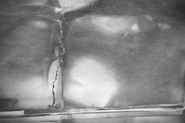 Eski kağıt çarşaf. Toz ve kirli lekelerle dolu boş bir arka plan. Eski ve antika sanat konsepti. Ayrıntılı yakın çekim stüdyo çekimi. Ön manzara. Ayarlanmış