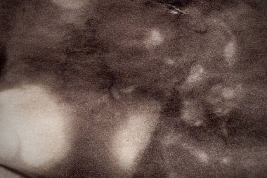 Eski kağıt çarşaf. Toz ve kirli lekelerle dolu boş bir arka plan. Eski ve antika sanat konsepti. Ayrıntılı yakın çekim stüdyo çekimi. Ön manzara. Ayarlanmış