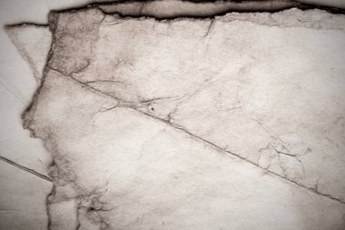 Eski kağıt çarşaf. Toz ve kirli lekelerle dolu boş bir arka plan. Eski ve antika sanat konsepti. Ayrıntılı yakın çekim stüdyo çekimi. Ön manzara. Ayarlanmış