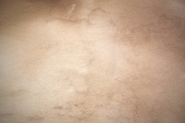 Eski kağıt çarşaf. Toz ve kirli lekelerle dolu boş bir arka plan. Eski ve antika sanat konsepti. Ayrıntılı yakın çekim stüdyo çekimi. Ön manzara. Ayarlanmış