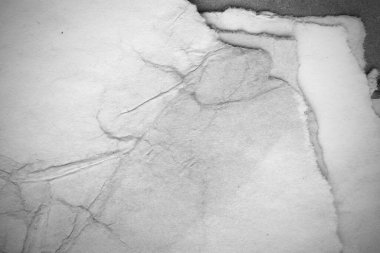 Eski kağıt çarşaf. Toz ve kirli lekelerle dolu boş bir arka plan. Eski ve antika sanat konsepti. Ayrıntılı yakın çekim stüdyo çekimi. Ön manzara. Ayarlanmış