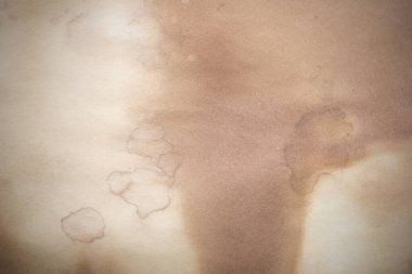 Eski kağıt çarşaf. Toz ve kirli lekelerle dolu boş bir arka plan. Eski ve antika sanat konsepti. Ayrıntılı yakın çekim stüdyo çekimi. Ön manzara. Ayarlanmış