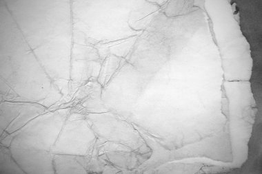 Eski kağıt çarşaf. Toz ve kirli lekelerle dolu boş bir arka plan. Eski ve antika sanat konsepti. Ayrıntılı yakın çekim stüdyo çekimi. Ön manzara. Ayarlanmış