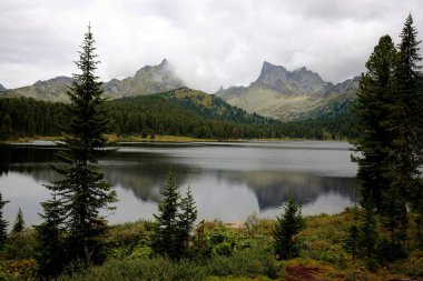 Doğal Park Ergaki Gölü Svetloe