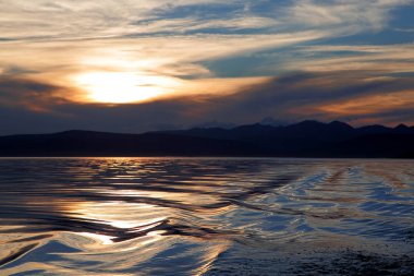 Sunset bulvarında göl Hovsgol