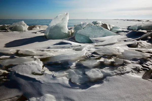 Op het Baikalmeer in de winter. — Stockfoto