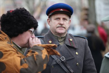 Beyaz Rusya, Gomel, 21 Kasım 2016, İkinci Dünya Savaşı savaş yeniden inşası. İkinci Dünya Savaşı'nın Kızıl Ordu Soldat. Kırmızı Komutan.