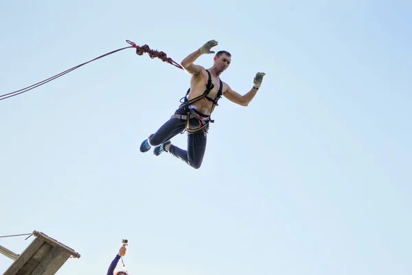 Belarus Gomel Maio 2017 Saltando Com Uma Rope Cara Extremo — Fotografia de Stock