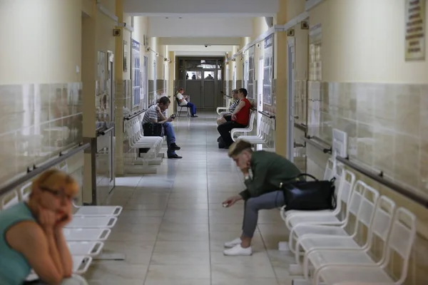 Беларусь Гомель Городской Ожоговый Госпиталь Мая 2017 Hospital Corridor People — стоковое фото