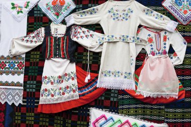 Eski Ulusal işlemeli Belarus giyim. Etnik kostümleri. Geleneksel giyim