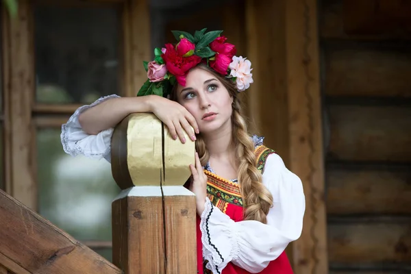 Russian Beauty Emotional Girl Traditional Folk Russian Costume Headdress Adorable — Stock Photo, Image