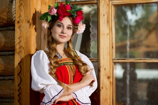 Russian Beauty Emotional Girl Traditional Folk Russian Costume Headdress Adorable — Fotografia de Stock