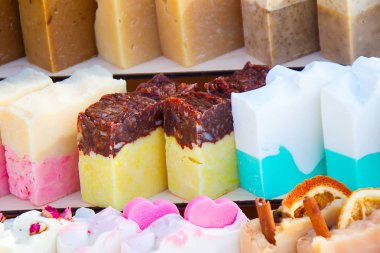 Ev yapımı sabun. Adet sabun yapılan.