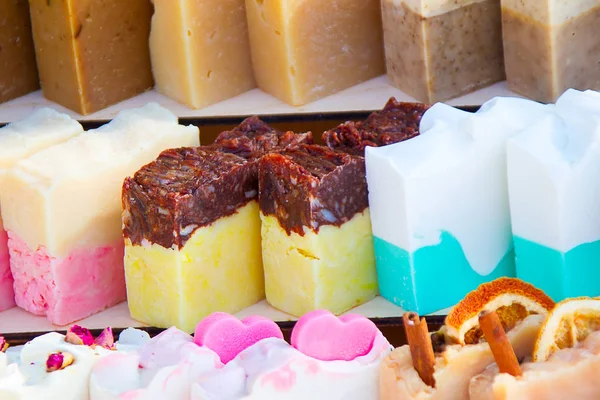 Ev yapımı sabun. Adet sabun yapılan.