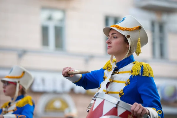 Białoruś Gomel Września 2017 Obchody Święta Miasta Perkusista Kobieta Idzie — Zdjęcie stockowe