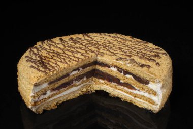 Kek koyu arka plan üzerine