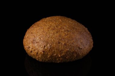 karanlık bir arka plan üzerinde ekmek