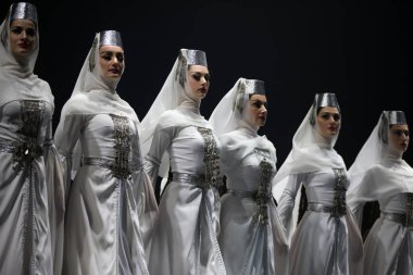 Beyaz Rusya, Gomel, 27 Şubat 2018. Konser salonu. Konuşma ulusal Gürcü bale Sukhishvili.Georgian kadınlar dans ediyor