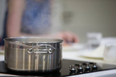 Saucepot sıcak su ve buhar ile