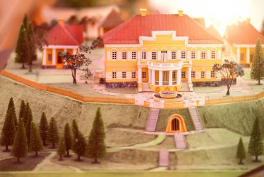 Minyatür eski evler ve ağaçlar. Bina ve altyapı planları