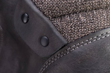 Deri bir botun parçası. Yakın plan. Deri ayakkabı dokusunun bir parçası..