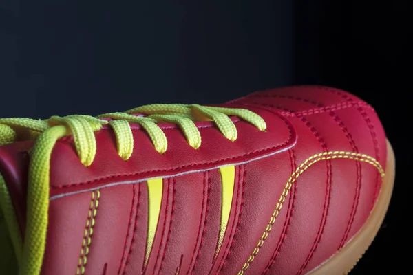 Kırmızı Bir Spor Ayakkabısının Dokusu Deri Spor Ayakkabılarının Parçası — Stok fotoğraf