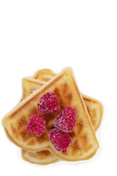 Biscoitos Forma Coração Com Bagas Vermelhas Waffles Vienenses Uma Placa — Fotografia de Stock