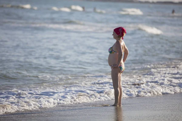 ウクライナだオデッサ地域 Zatoka 2019年8月30日黒海沿岸の脂肪族女性 — ストック写真