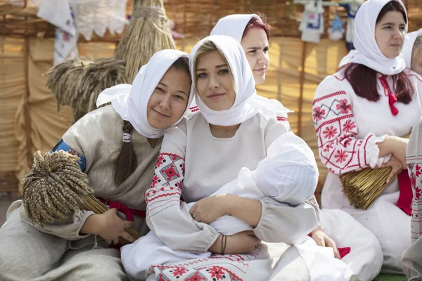 Belarús Ciudad Gomil Septiembre 2019 Vacaciones Ciudad Grupo Mujeres Eslavas — Foto de Stock