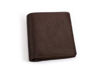 Kahverengi deri cüzdan beyaz arka planda