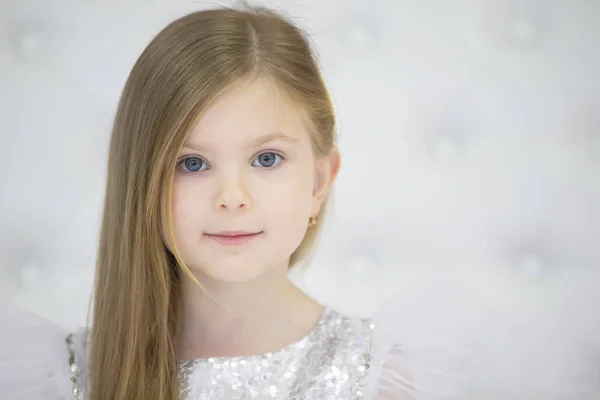 美しい女の子の肖像画 5歳の子供の顔 小型模型 — ストック写真