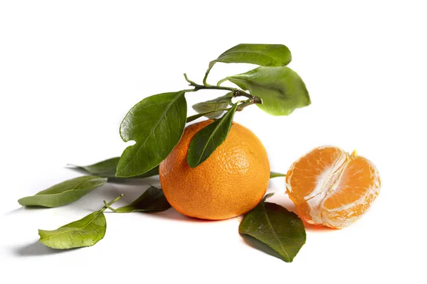 Mandarine Mit Scheiben Auf Weißem Hintergrund Schöne Früchte — Stockfoto