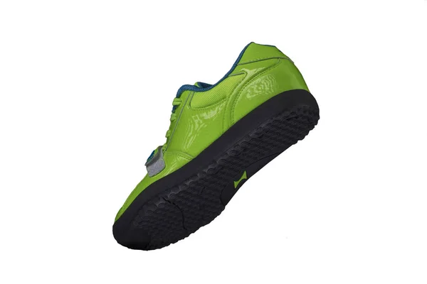 Πράσινο Γυαλιστερό Παπούτσι Λευκό Φόντο Αθλητικά Παπούτσια — Φωτογραφία Αρχείου