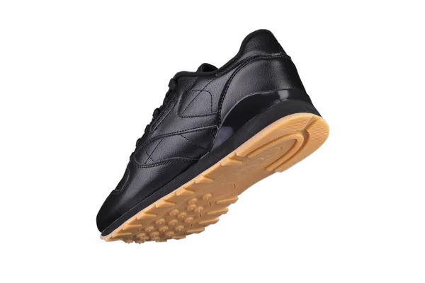Spor Ayakkabılar Beyaz Arka Planda Siyah Bir Spor Ayakkabı Ayakkabı — Stok fotoğraf