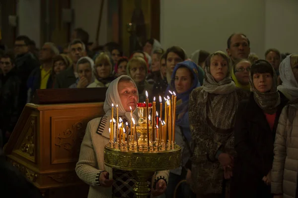 Belarus Stad Gomel April 2016 Paasvakantie Kerk Een Menigte Mensen — Stockfoto
