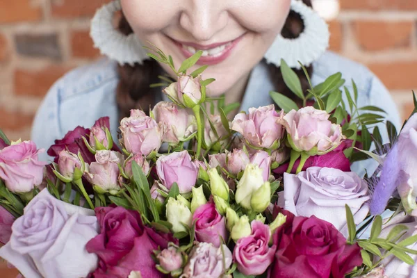 Bouquet Flowers Background Smiles — Stock Photo, Image
