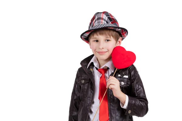 Αστείο Παιδί Ένα Κομψό Καπέλο Κρατά Μια Καρδιά Αγόρι Βαλεντίνο — Φωτογραφία Αρχείου