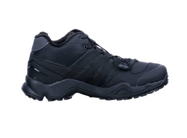 Siyah kış spor ayakkabısı beyaz arka planda.