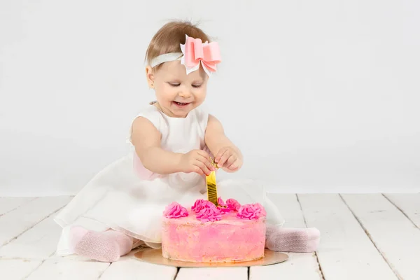 Doğum Günü Pastası Olan Bir Yaşında Bir Çocuk Doğum Gününde — Stok fotoğraf