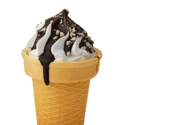 - Dondurma. Beyaz arka planda çikolatalı waffle külahında tatlı. Çok güzel bir tatlı..