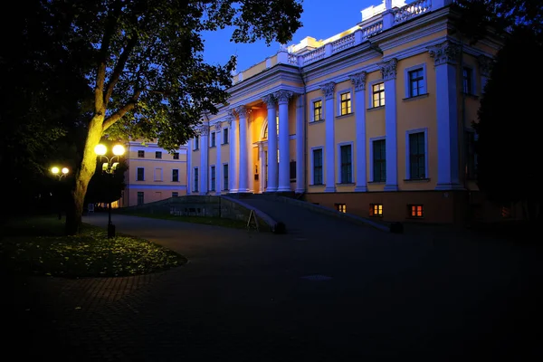 Belarus Stad Gomil September 2019 Een Prachtig Paleis Het Avondpark — Stockfoto