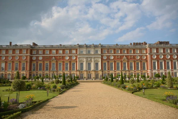 Hampton court Sarayı