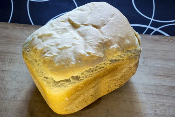 Witte Zelfgebakken Brood Het Hout Geïsoleerde Zwart Wit — Stockfoto