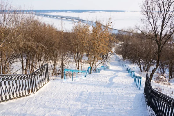 Alley Crown Fondo Nieve Ulyanovsk —  Fotos de Stock