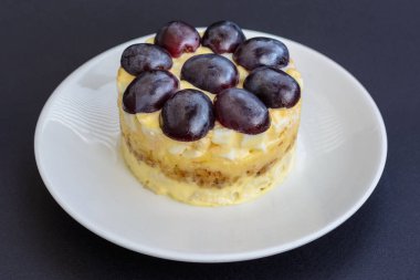 Üzüm, tavuk ve che ile efsanevi Tiffany katmanlı salata