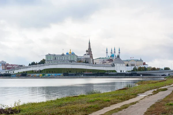 Vista del Kremlin de Kazán con Palacio Presidencial, Anunciación —  Fotos de Stock