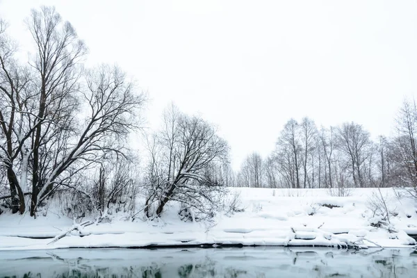 Rzeka Kazanka u zbiegu strumieni z famo — Zdjęcie stockowe