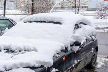 Araba Taze Beyaz Karla kaplı, Arabalar karla kaplı