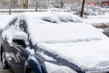 Araba Taze Beyaz Karla kaplı, Arabalar karla kaplı